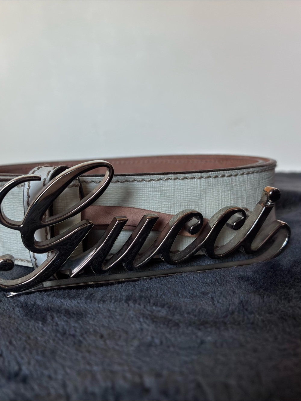 Gucci Tan Leather Belt Strap with Embossed Logo. Authentic - Picture 4 of 4